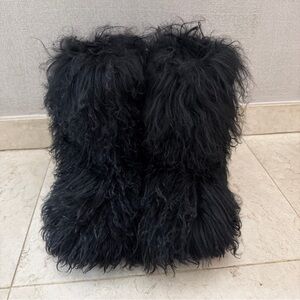 UGG Classic Short Fluff Momma Shearling Boots Size 8